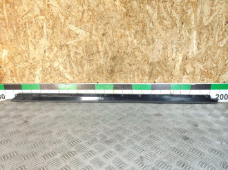 Уплотнитель двери передней левой Ml 164