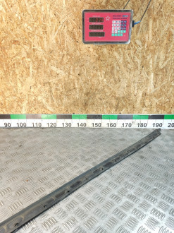 Уплотнитель двери передней левой Ml 164