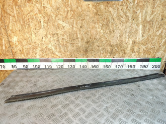 Уплотнитель двери передней левой Ml 164