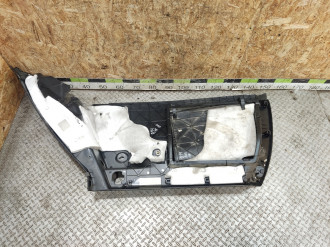 Обшивка багажника правая Ml 164