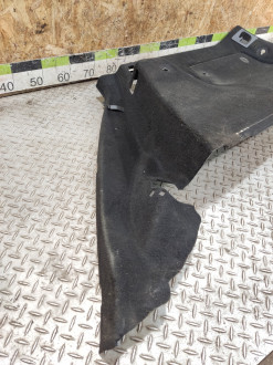 Обшивка багажника правая Ml 164