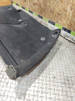 Обшивка багажника правая Ml 164
