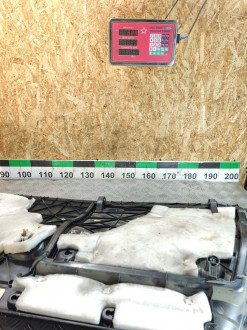 Обшивка багажника правая Ml 164