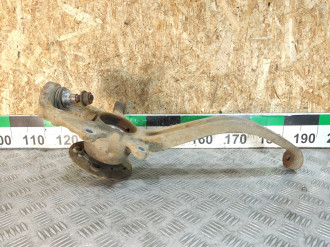 Кулак поворотный передний правый Ml 164