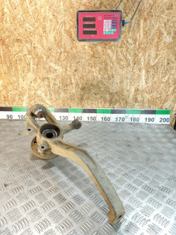 Кулак поворотный передний правый Ml 164