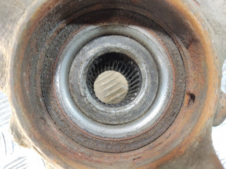 Кулак поворотный передний правый Ml 164