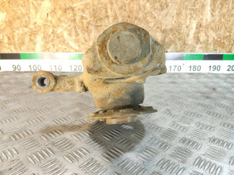 Кулак поворотный передний правый Ml 164