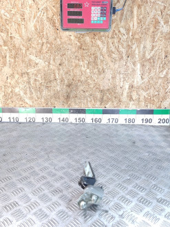 Петля крышки багажника правая Gl 166