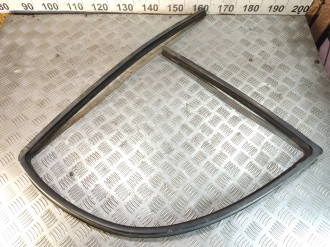 Уплотнитель стекла двери пер. правый Ml 163