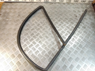 Уплотнитель стекла двери пер. правый Ml 163