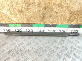 Молдинг стекла двери левой задней Ml 163