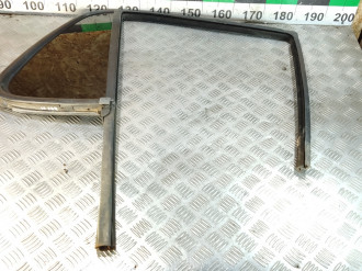 Стекло двери задней правой форточка Ml 163