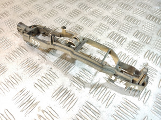 Кронштейн ручки задней правой Ml 163