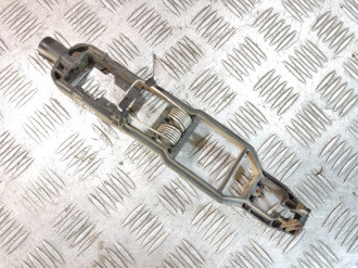 Кронштейн ручки задней правой Ml 163