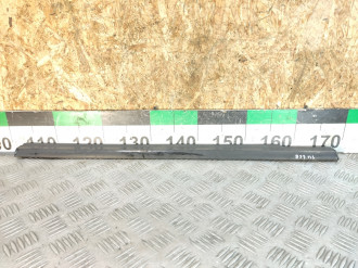 Молдинг стекла двери правой задней Ml 163