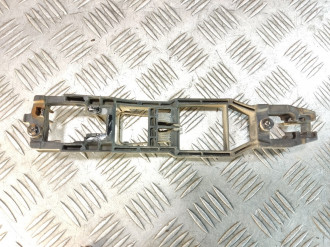 Кронштейн ручки передней левой Ml 163