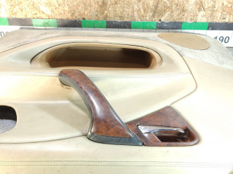 Обшивка двери передней правой Ml 163