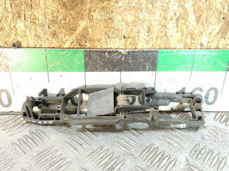 Кронштейн ручки передней правой Ml 163