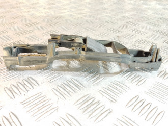 Кронштейн ручки передней правой Ml 163