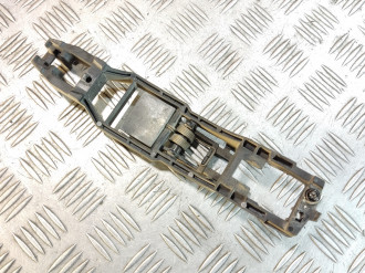Кронштейн ручки передней правой Ml 163