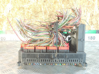 Блок предохранителей моторный Ml 163