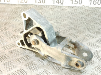 Опора двигателя правая B 246