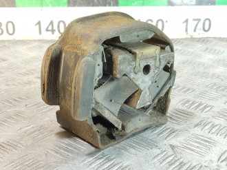 Опора двигателя правая Vito 638