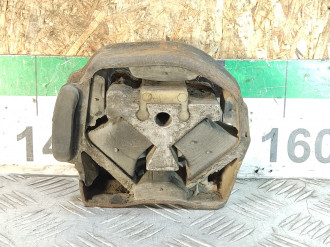 Опора двигателя правая Vito 638