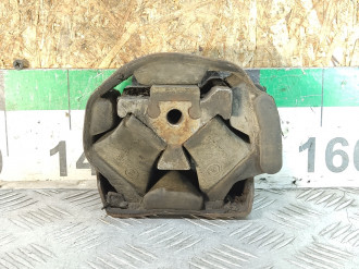 Опора двигателя левая Vito 638