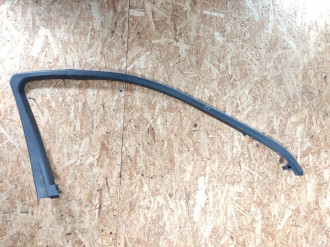 Накладка стекла двери передней левой S 221