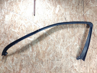 Накладка стекла двери передней левой S 221