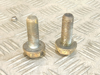 Болт крепления суппорта переднего Vito 638