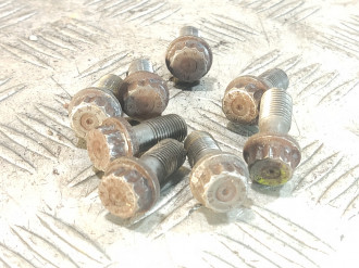 Болт маховика Vito 638