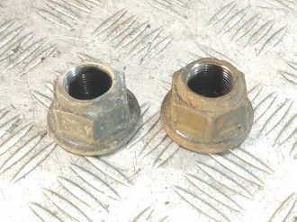 Болт Гайка полуси Vito 638