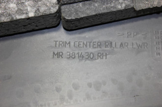 Обшивка стойки правая Mitsubishi Carisma 2000 2003