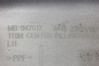 Обшивка стойки левая Mitsubishi Carisma 2000 2003