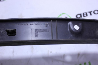 Обшивка багажника левая Mitsubishi Carisma 2000 2003