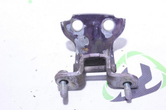 Петля двери задней левой верхняя Mitsubishi Carisma 2000 2003