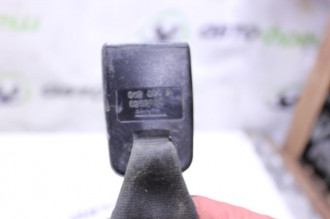 Ремень безопасности центральный задний Mitsubishi Carisma 2000 2003