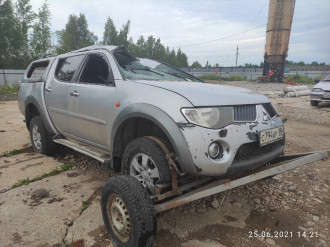 В разборе Mitsubishi L200 КВ
