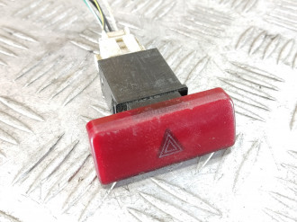 Кнопка аварийной сигнализации Mitsubishi Lancer Cedia