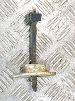 Ограничитель двери задний Mitsubishi Galant 1993 1997