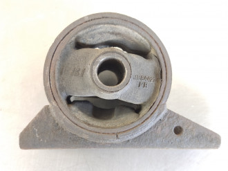 Опора двигателя Mitsubishi Galant 1993 1997