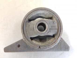 Опора двигателя Mitsubishi Galant 1993 1997