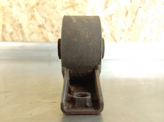 Опора двигателя Mitsubishi Galant 1993 1997