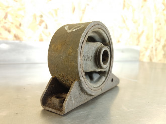 Опора двигателя Mitsubishi Galant 1993 1997