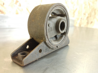 Опора двигателя Mitsubishi Galant 1993 1997