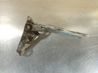 Петля капота правая Mitsubishi Galant 1993 1997