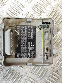 Крышка блока предохранителей Mitsubishi L200 КВ