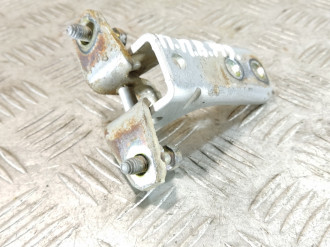 Петля двери передней правой верхняя Mitsubishi Lancer Cedia